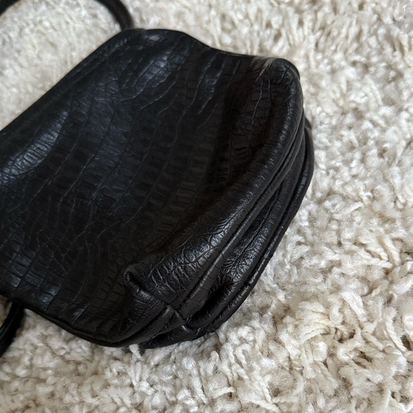 Tom Thomas Leather Small Black Angled Crossbody Purse Bag Double Zipper - Picture 4 of 6